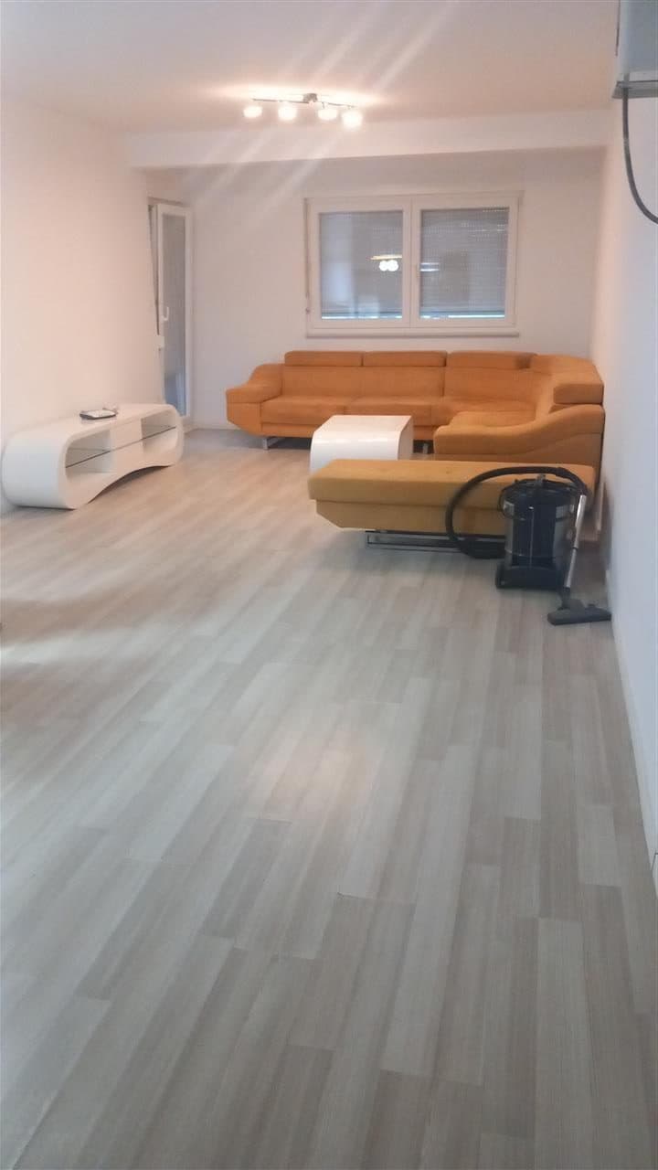 Ofrohet banesa me qira në lagjen e spitalit, rr.Muharrem Fejza 3