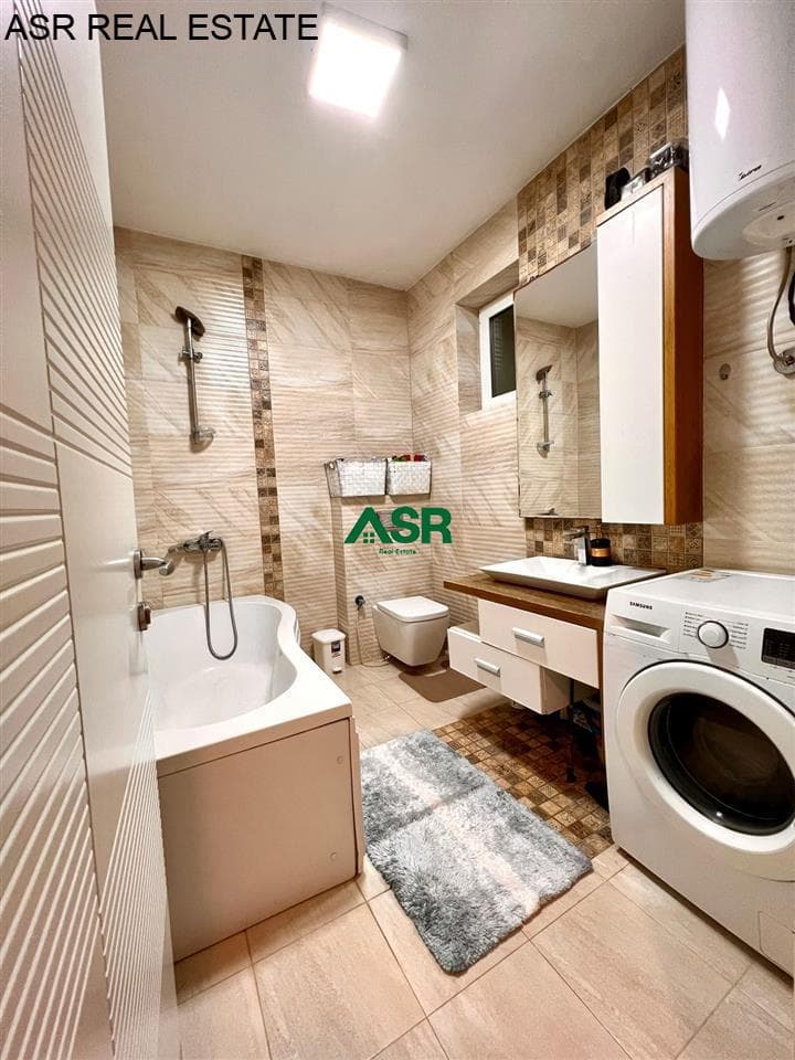 Lëshohet banesa penthouse me qira në lagjën Arberia 3