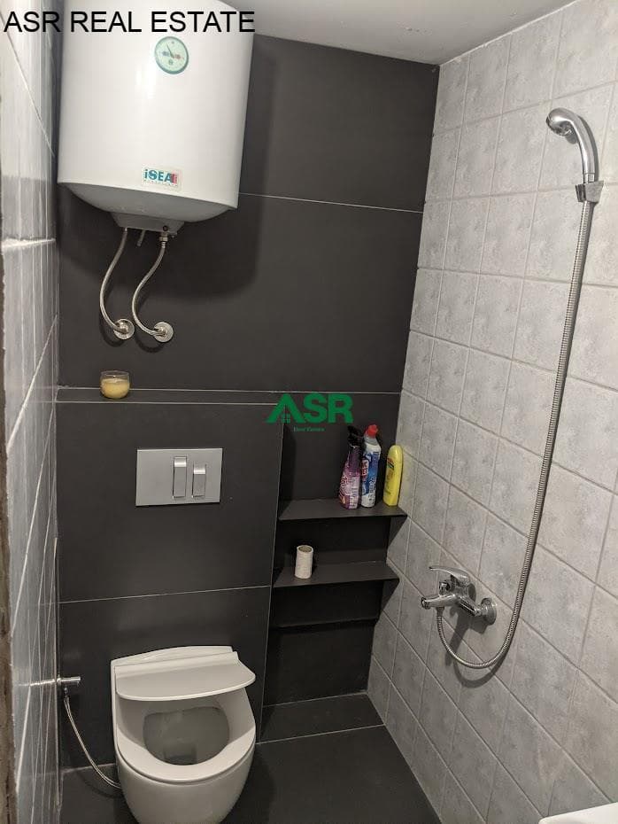 Lëshohet banesa me qira në lagjen qender, tre sheshira 4
