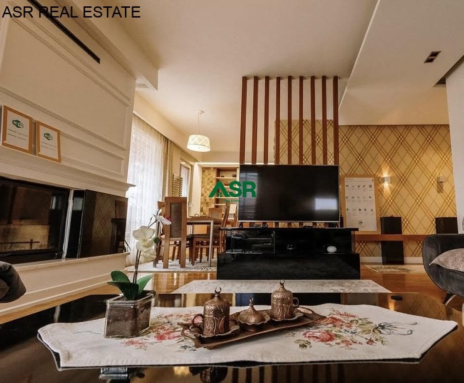 Ofrohet per SHITJE penthouse ne lagjen Tophane