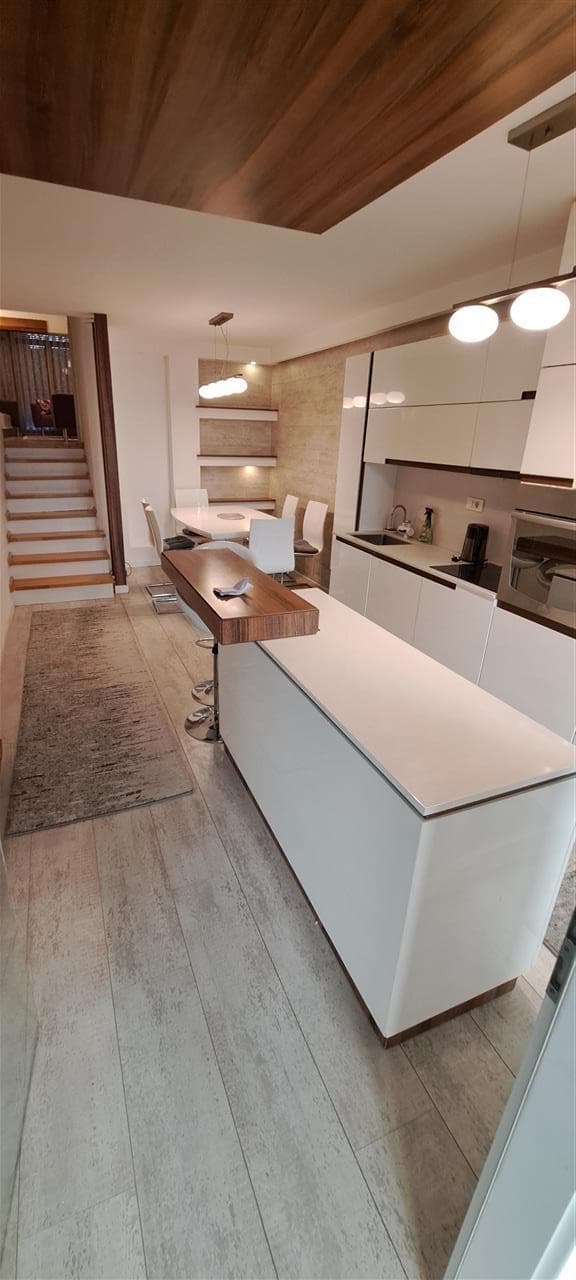 Banesë Penthouse 140m2 me qira në Dardani