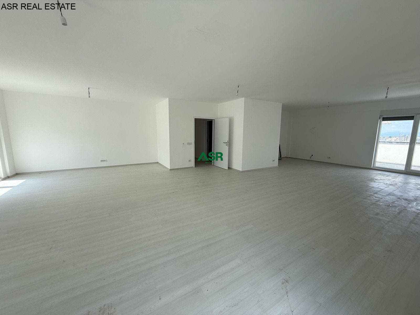 Banesë penthouse 260m2 m2 per SHITJE në lagjen Prishtina e re 4