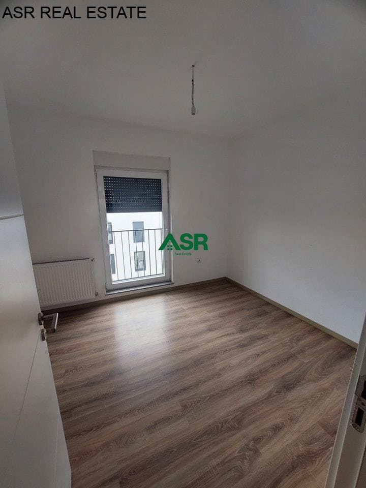 Ofrohet banesa per shitje në lagjen Arberia ne Prishtine, 4