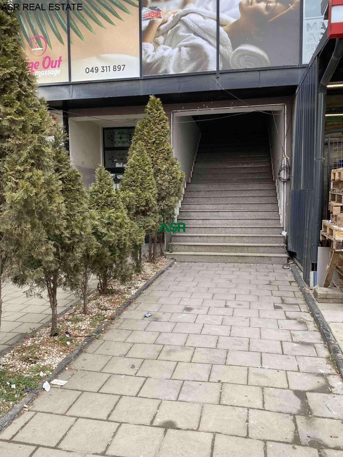 Lokal 71m2 me qira në qender te qytetit, afer shkolles Mihal Graneno. ne Fushe Kosove.