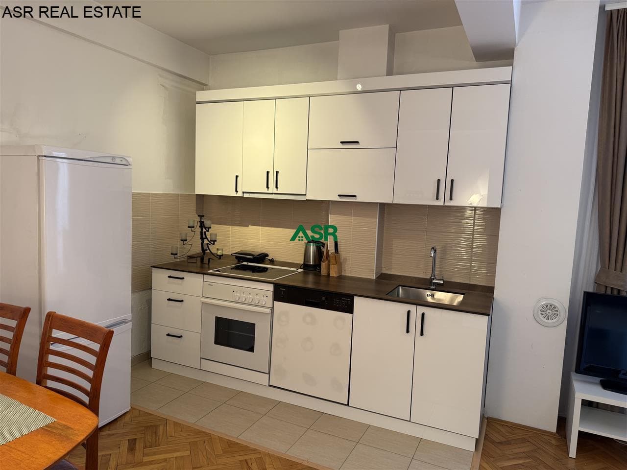 Banesë 45 m2 me qira në qender te Prishtines, perballe kolegjit FAMA