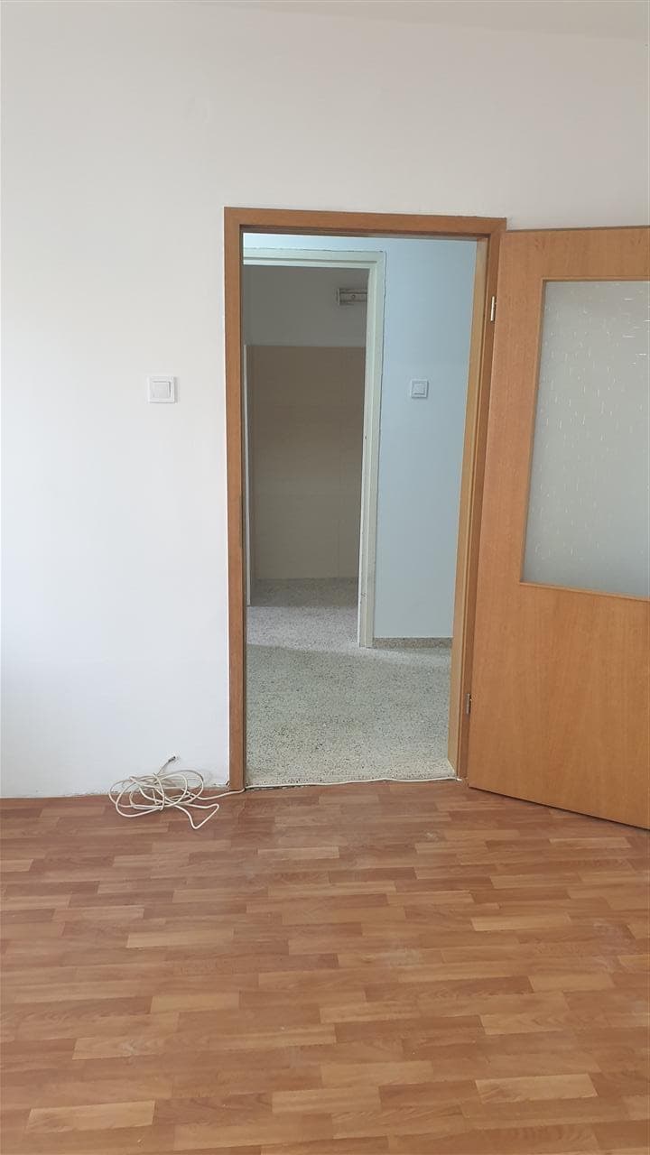 Zyre 25m2 me qira në qender 3