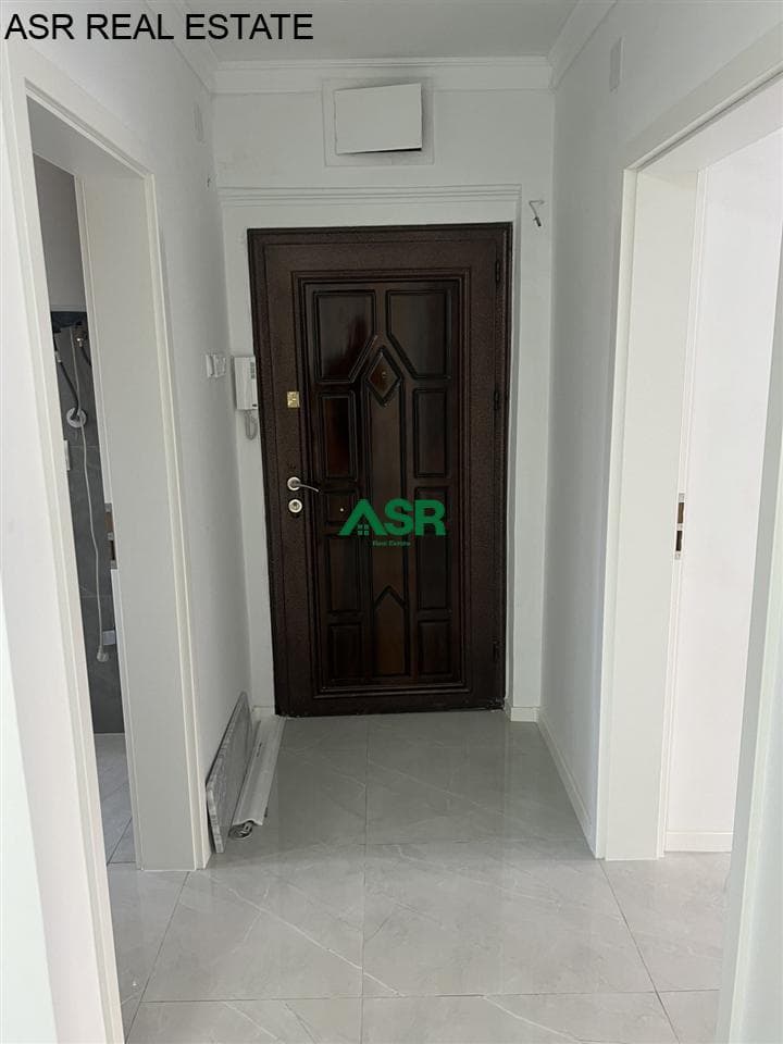 ZYRE 50m2 me qira në QENDER 3