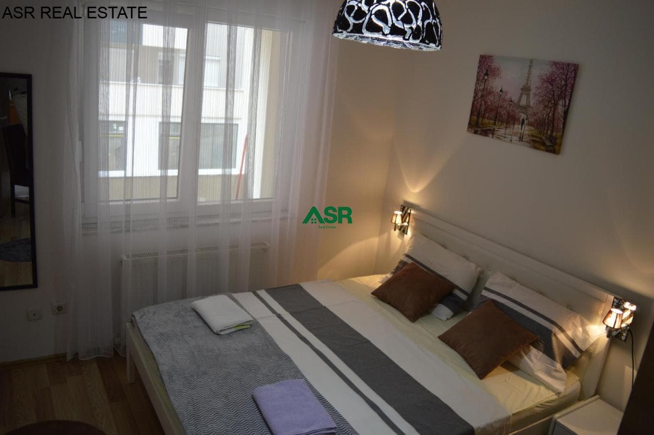 Banesë 54.4m2 me qira në rrugen Muharrem Fejza kompleksi Blini