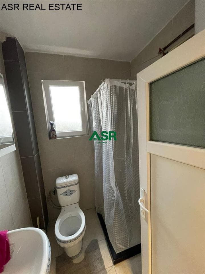 Lëshohet kati i shtepise me qira në lagjën Arberia 4