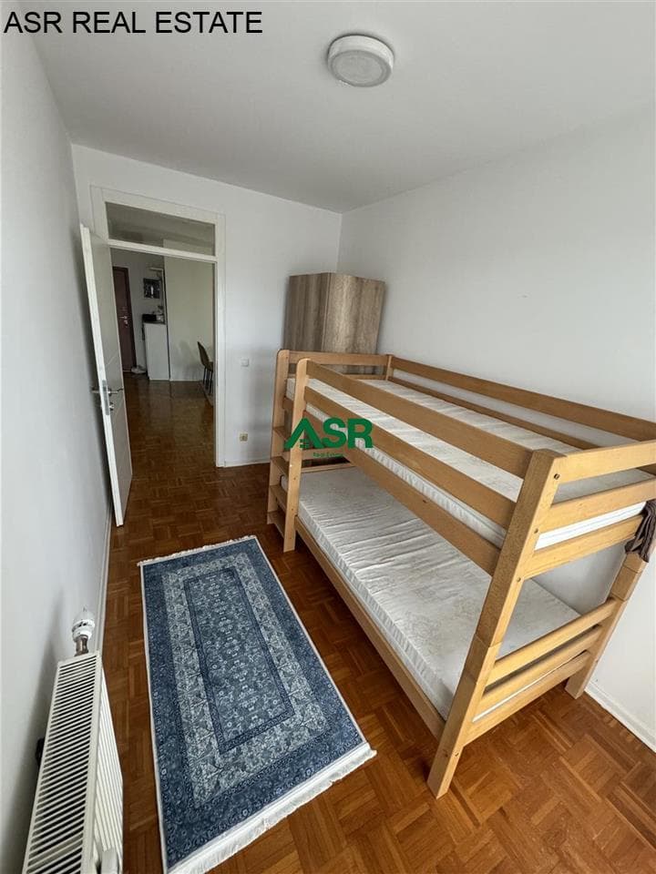 Banesë 90m2 me qira në lagjen rr.Muharrem Fejza, tek shkolla Pavaresia 2