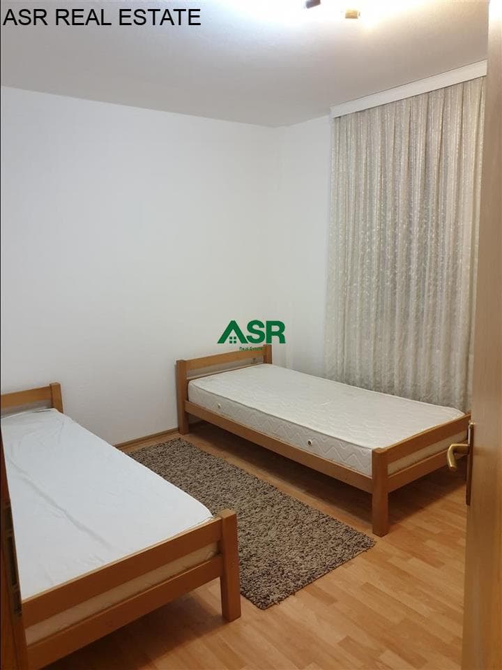 Lëshohet banesa me qira në lagjën bregu i diellit 2