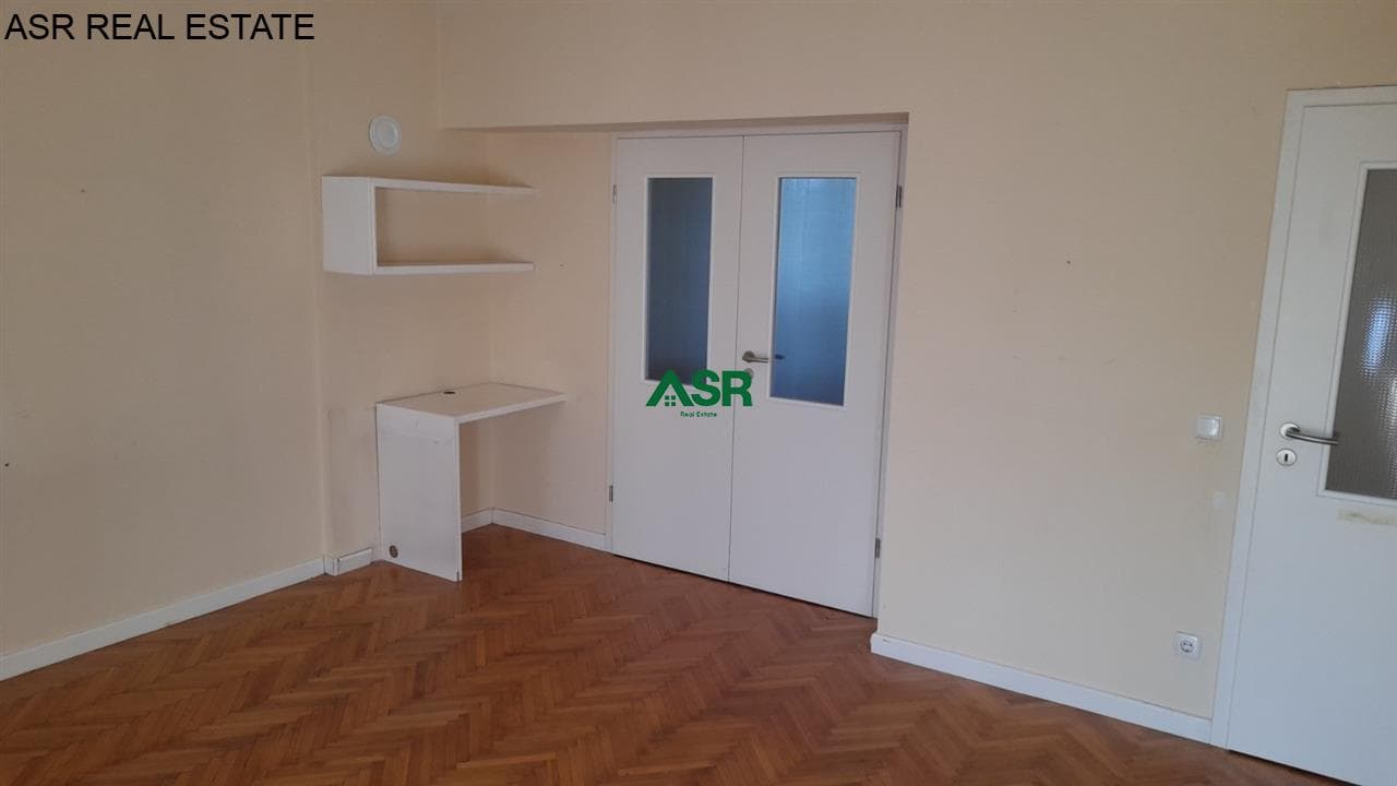 Lëshohet banesa me qira në lagjën qender per zyre 3