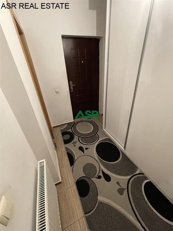 Ofrohet banesa me qira në lagjen e spitalit, rr.Muharrem Fejza, 4