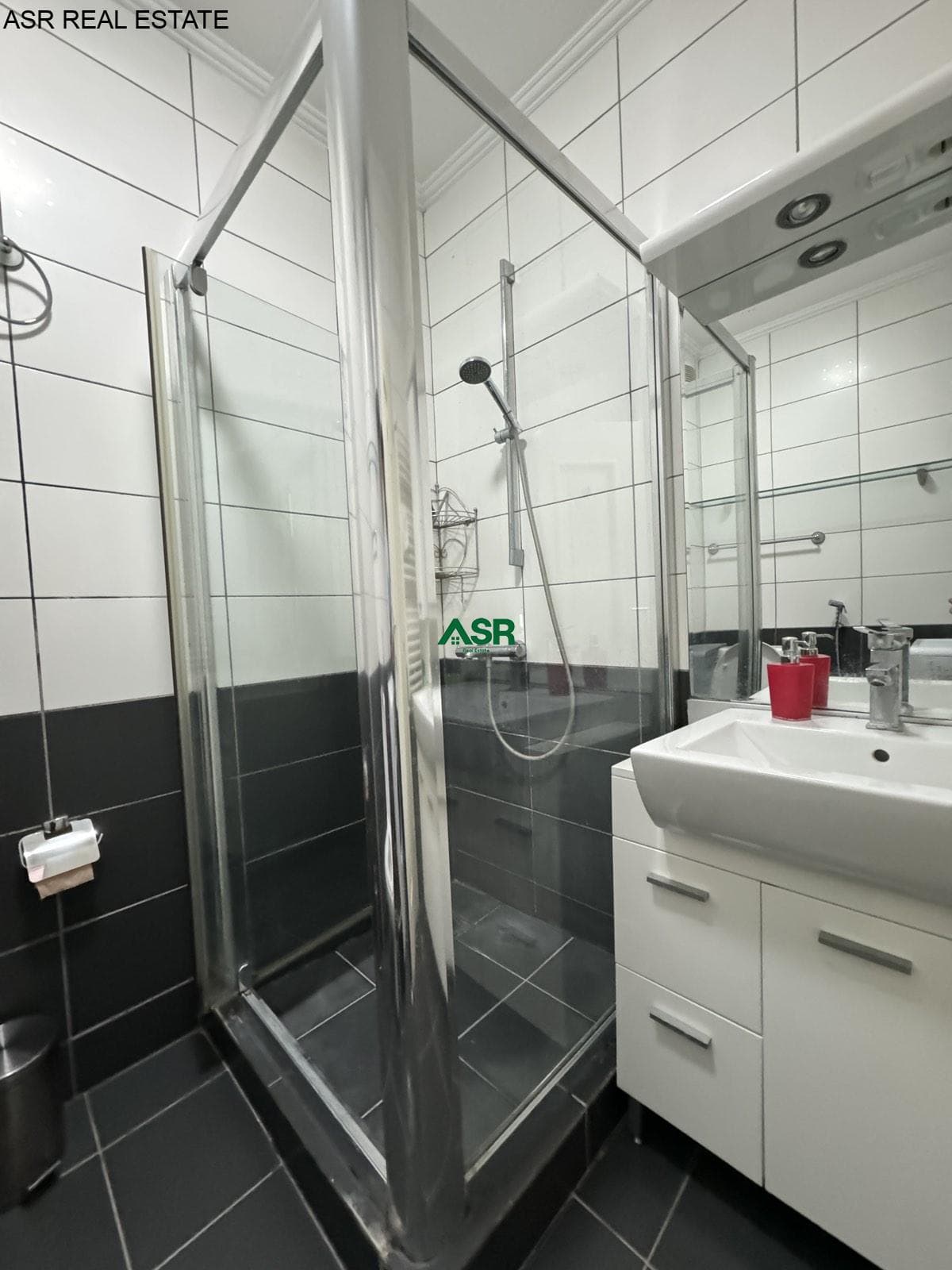 Ofrohet banesa me qira e tipit Penthouse në rrugen B 3