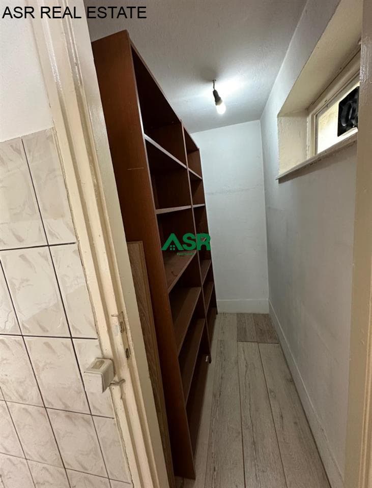 Banesë/ Zyre 42m2 me qira në qender ne shesh 2