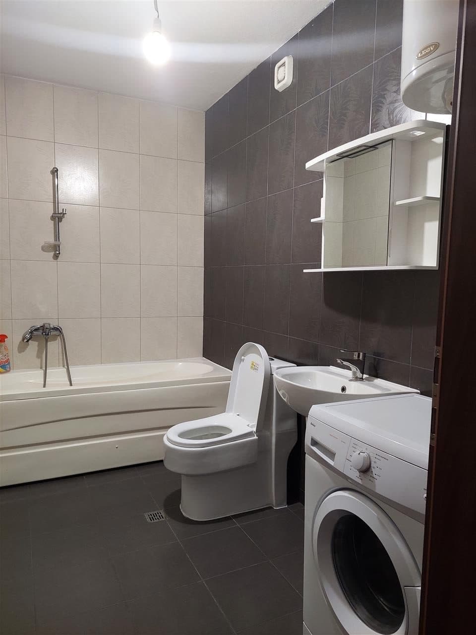 Lëshohet banesa me qira në lagjën bregu i diellit 2