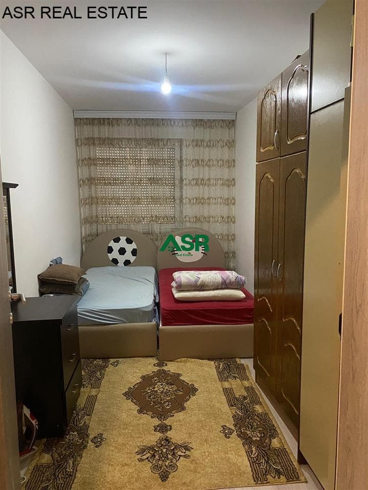 Lëshohet banesa me qira në lagjën Mati 1 4