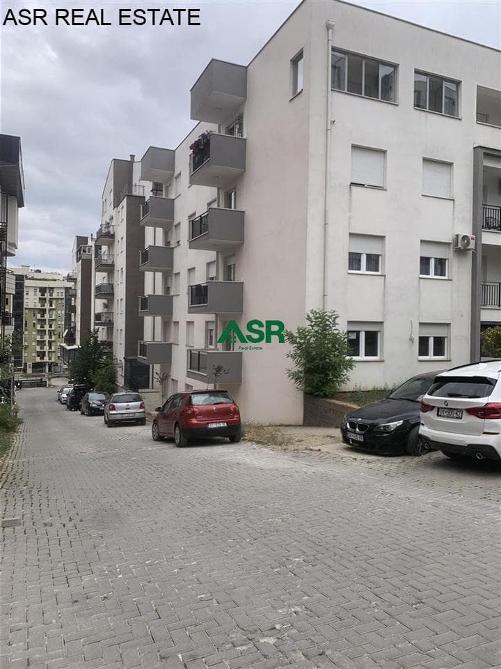 Banesë / Zyre 90 m2 me qira në lagjen rruga B 3