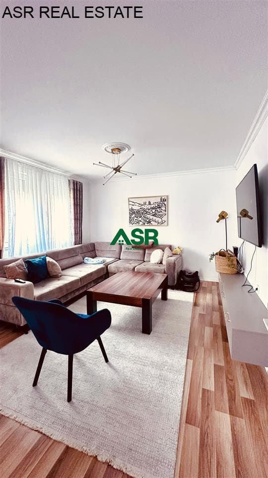 Shtëpi 300m2 me qira në Emshir 2
