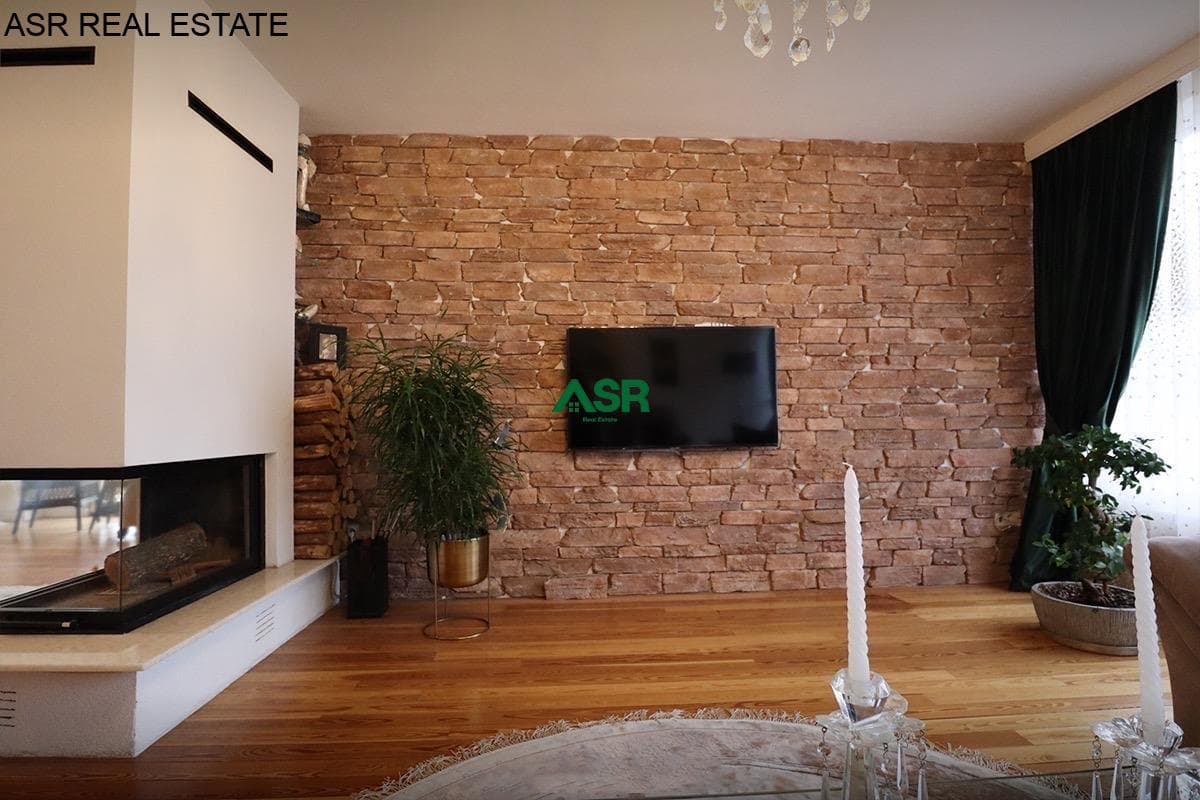 Ofrohet Penthouse Modern me qira në Lagjen Mati 1 2