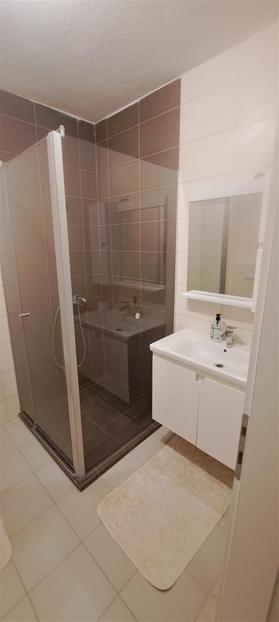 Banesë 84m2 me qira në lagjen Emshir 2