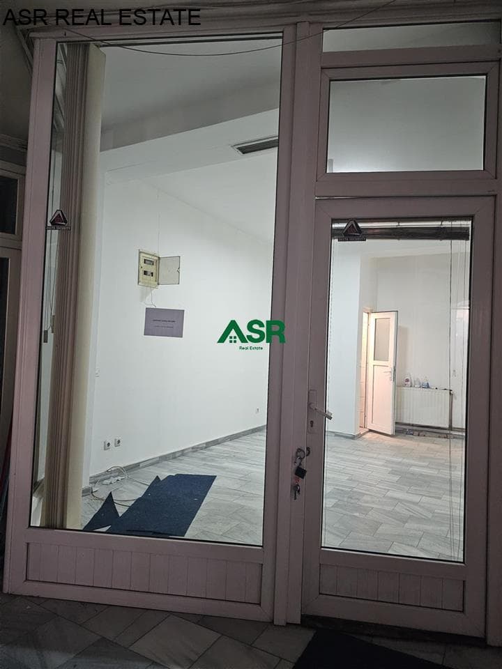 Lokal 28m2 me qira në lagjen qender, prapa Teatrit