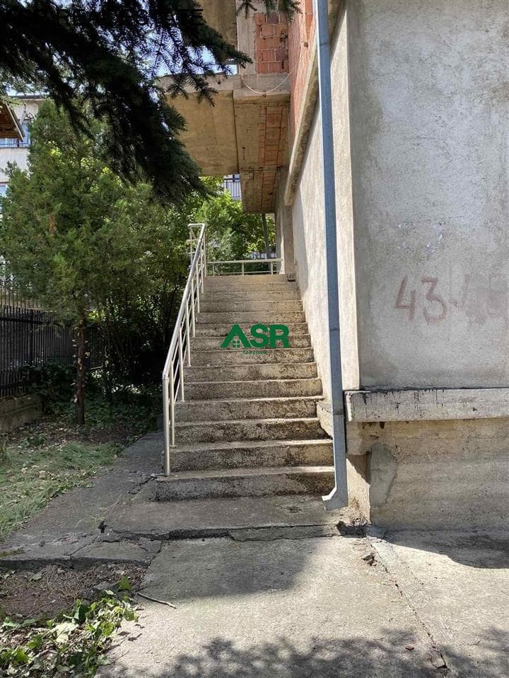 Shitet shtepia ne lagjen Arberia 3
