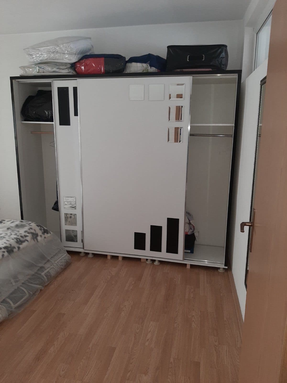 Lëshohet banesa me qira në lagjën 4 llullat 4