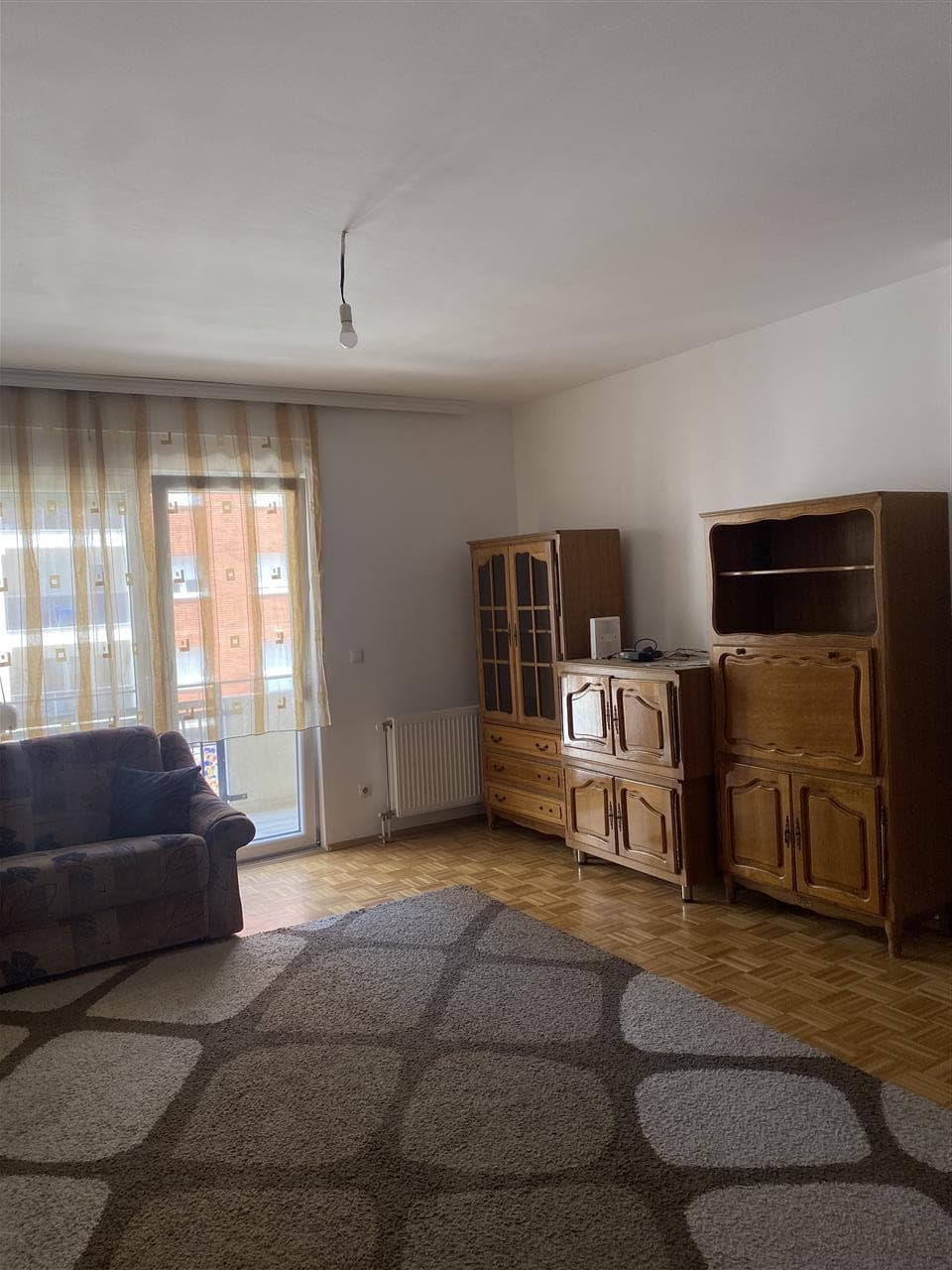 Lëshohet banesa me qira në lagjën e spitalit