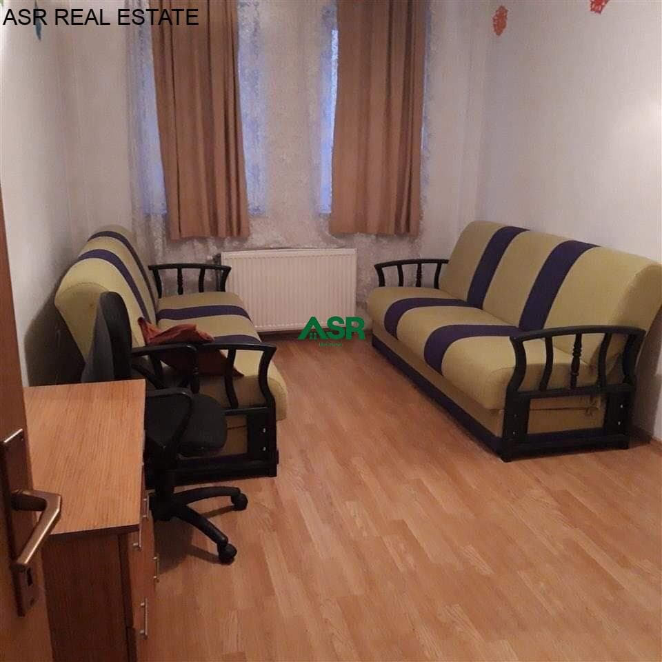 Ofrohet banesa ne shitje në lagjen qender, afer hotel Sirius, 4
