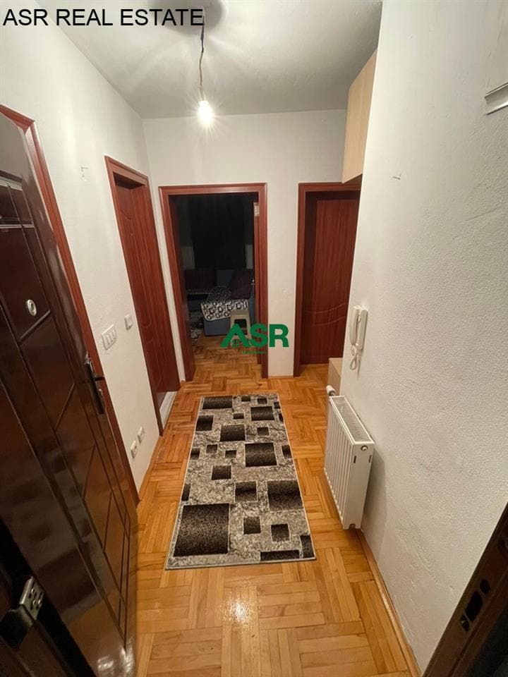 Lëshohet banesa me qera në lagjën Tophane 2