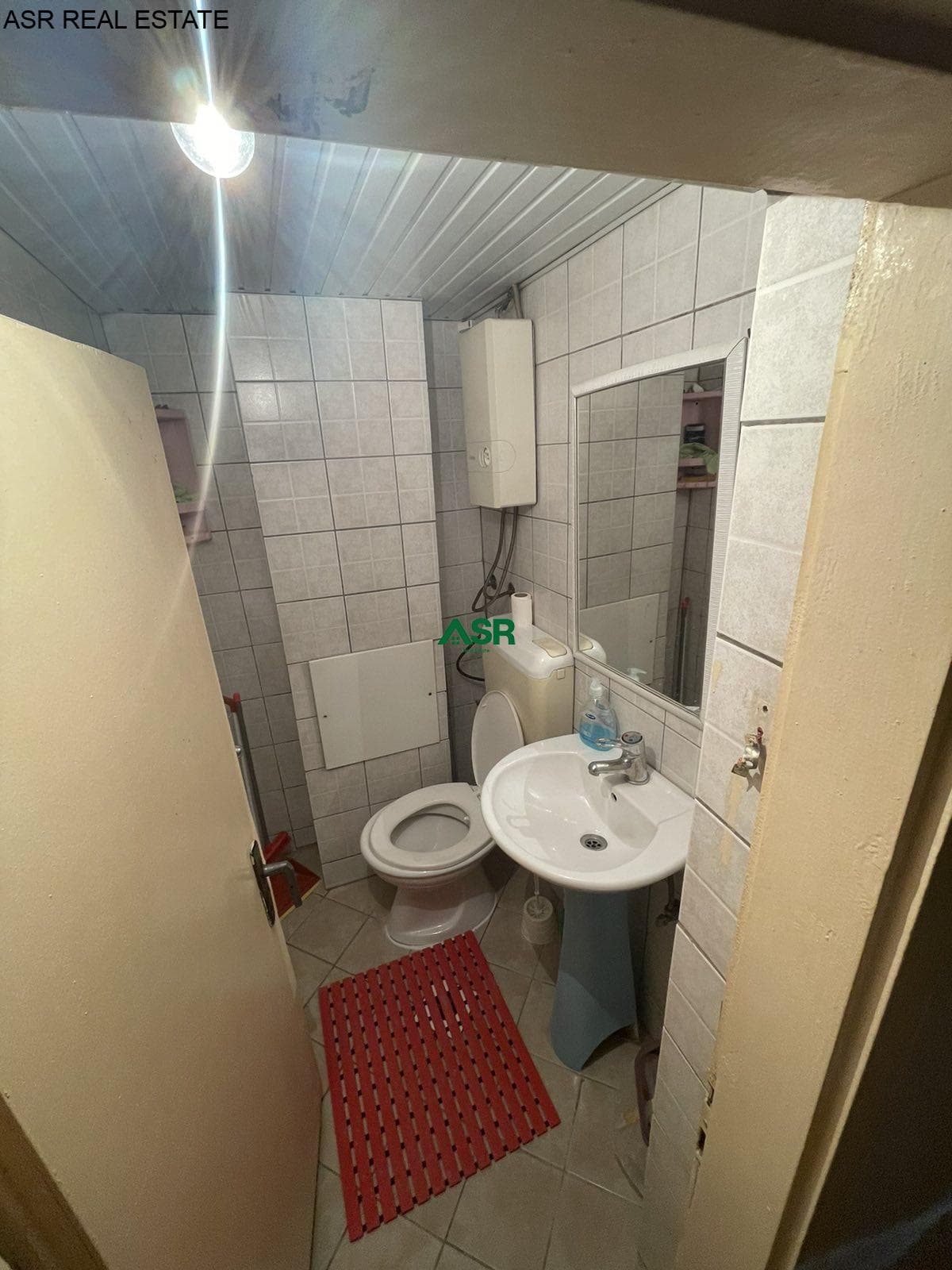 Lëshohet banesa me qera në lagjën Qender