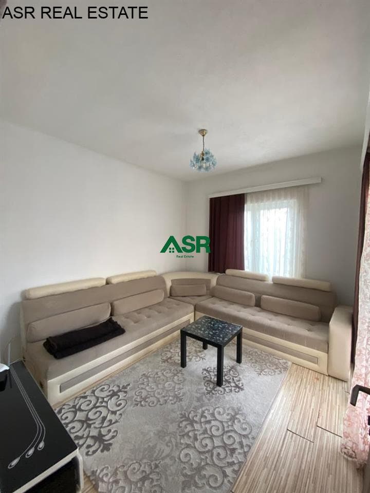 Lëshohet banesa me qira në lagjën bregu i diellit 3