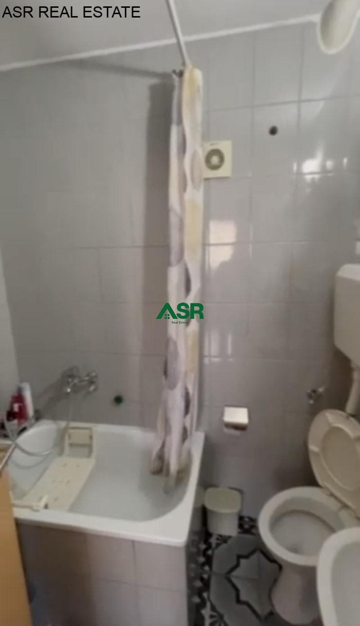 Lëshohet banesa me qira në lagjën qender, tek tre sheshirat 3