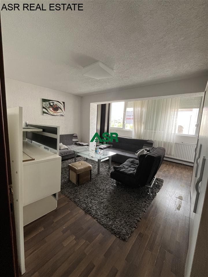 Banesë 50m2 me qira tek tre sheshirat 3