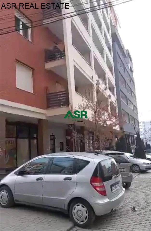 Banesë 100m2 me qira në rr.Muharrem Fejza