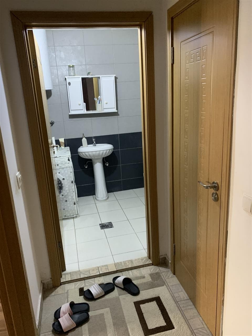 Banesë 75m2 me qira tek 4 Llullat