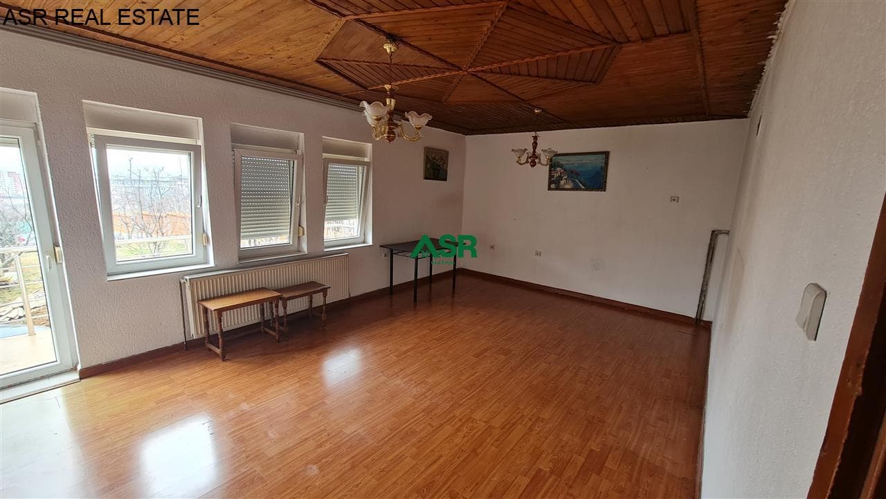 Lëshohet shtepia me qira në lagjën Mati 2