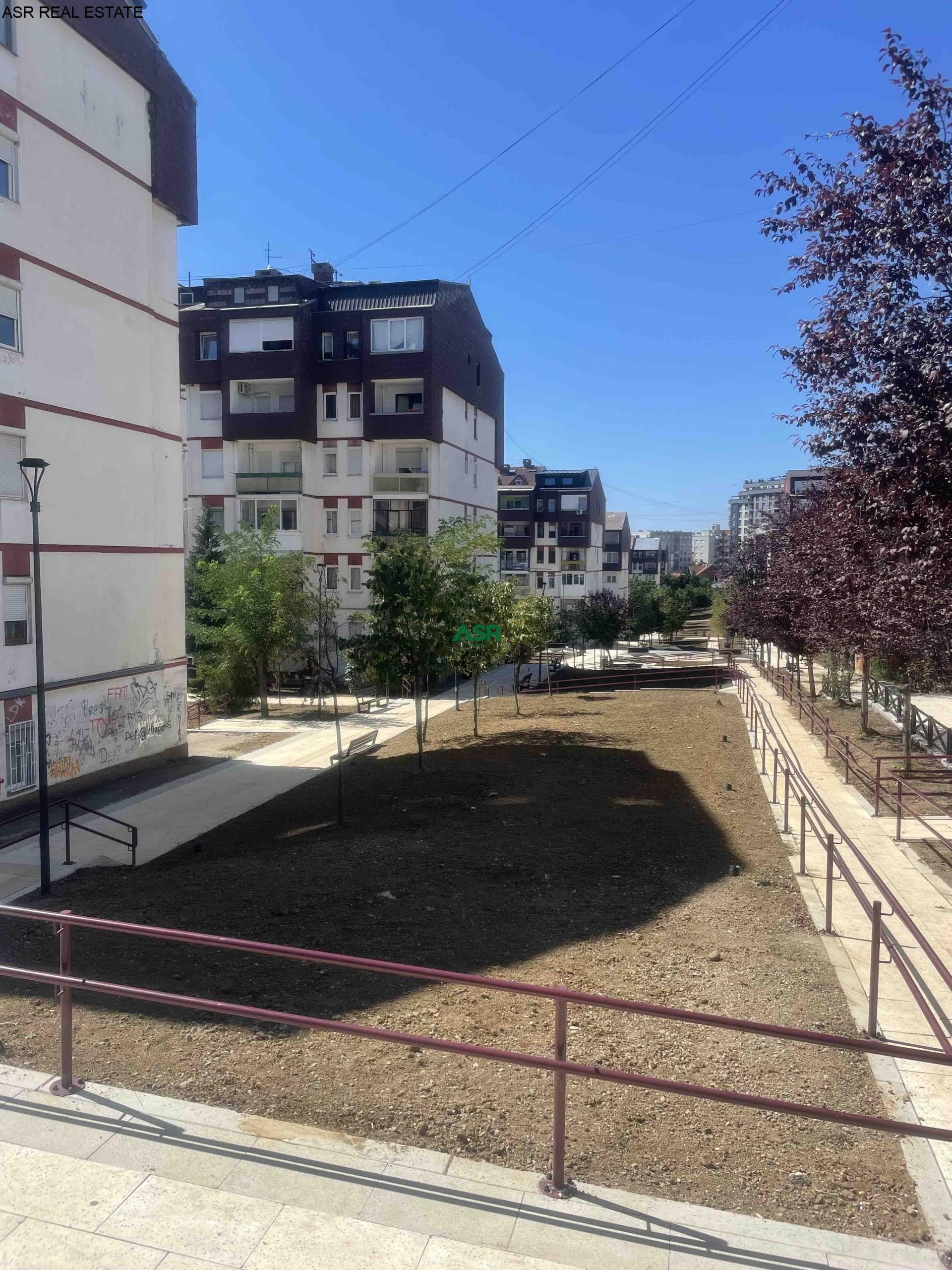 Ofrohet BANESA duplex per SHITJE ne lagjen Bregu i diellit