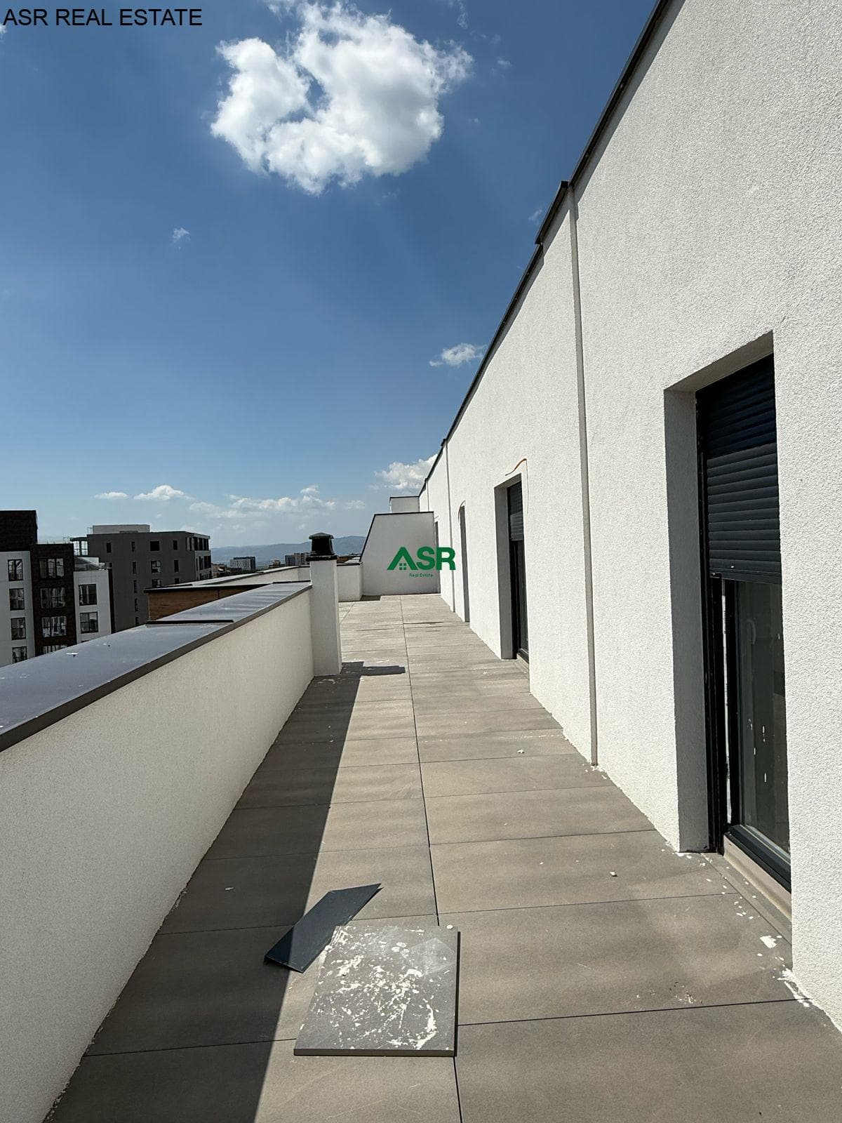 Banesë penthouse 260m2 m2 per SHITJE në lagjen Prishtina e re 3