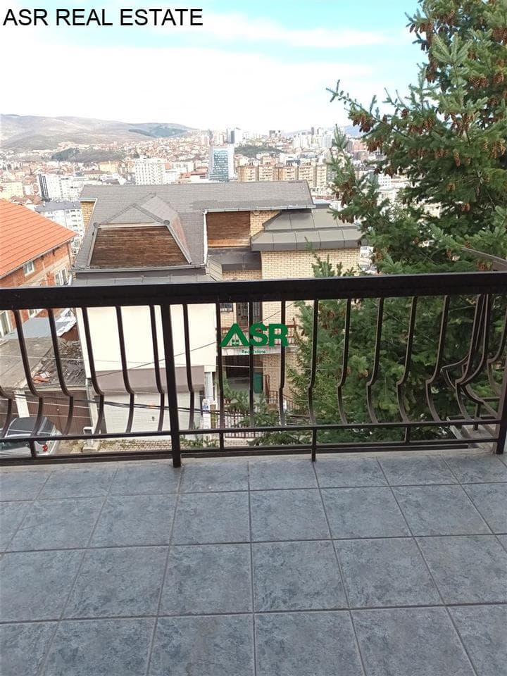 Lëshohet banesa me qira në lagjën Arberia 2