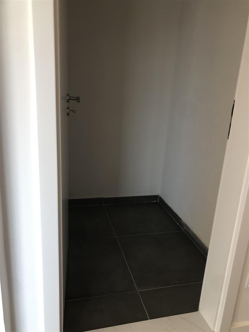 Lëshohet banesa me qira në lagjën e spitalit tek Prishtina e Re 4