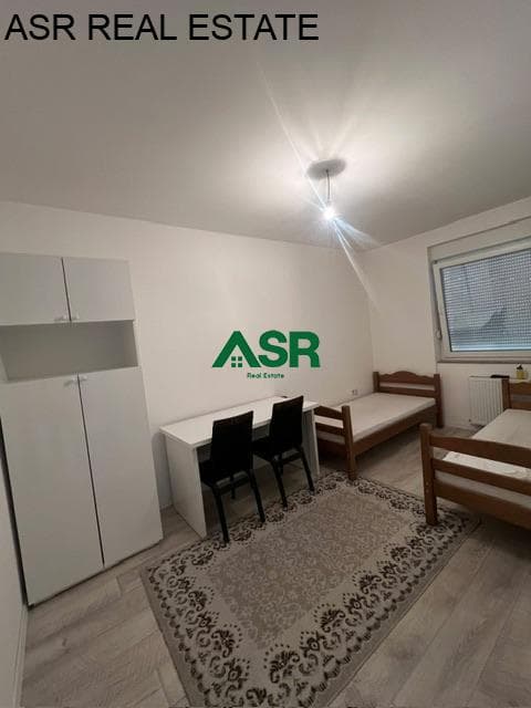 Banesë 85m2 me qira në Lagjen e Spitalit, te “Vëllezërit Asllani”.