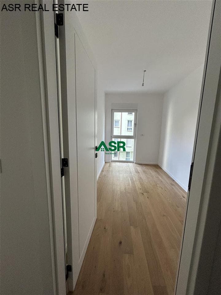 Banesë 97m2 me qira në në Rrugën C, në kompleksin “Aura Residence” (ndërtim nga Real Invest). 2