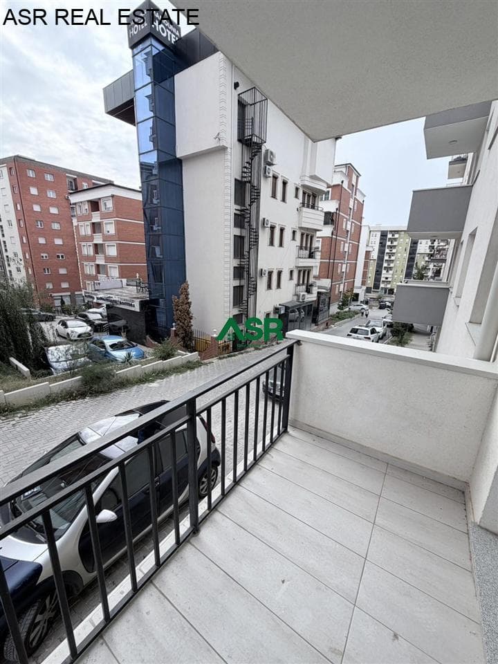Banesë 90m2 ne shitje në rr.B, prapa Royal Mall 4