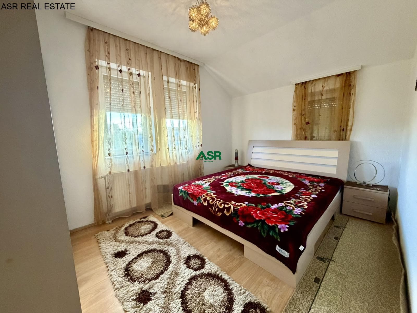 Ofrohet per SHITJE Shtëpia ne Bardhosh