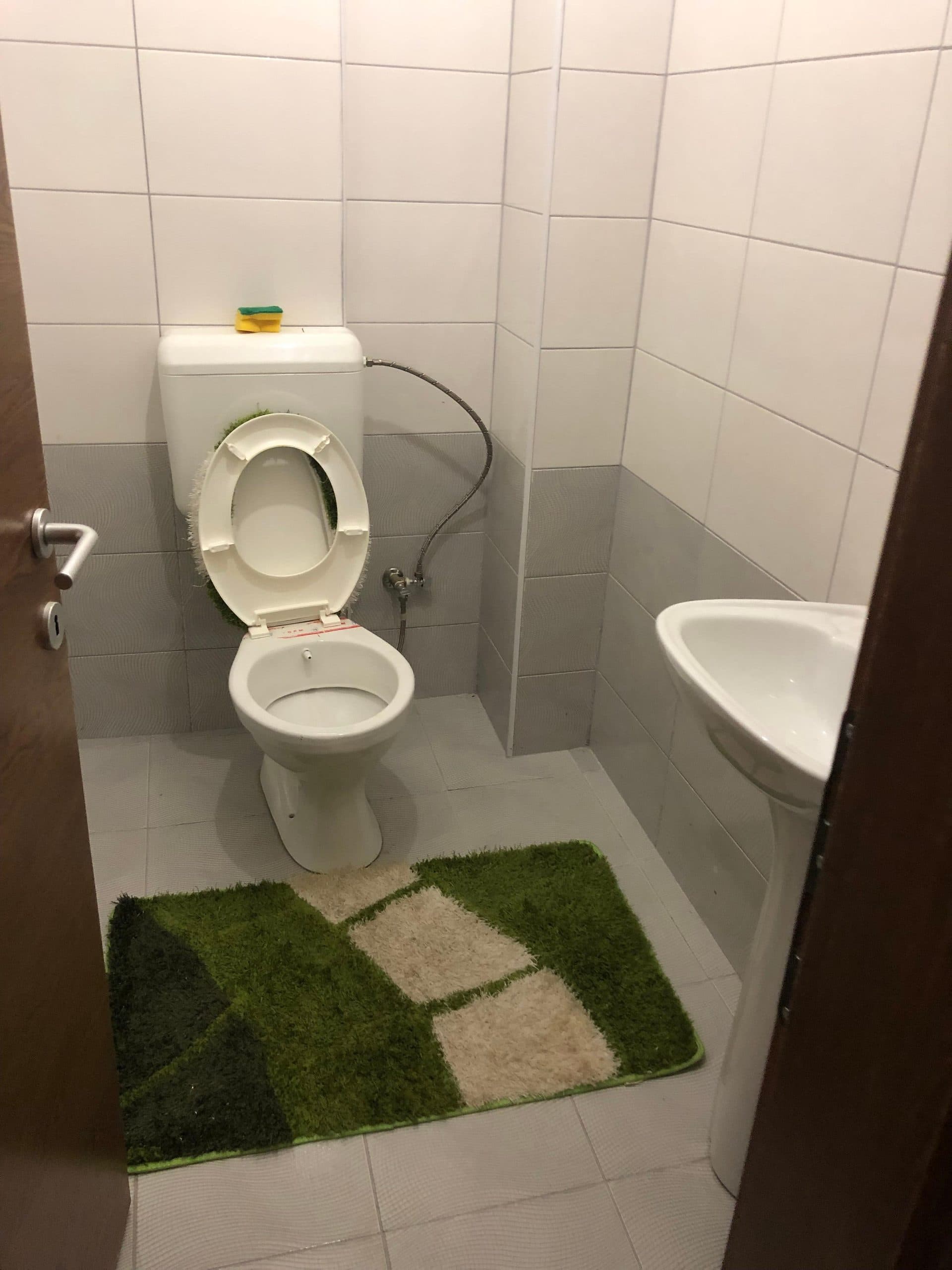Banesë 115m2 me qira në lagjen e spitalit 4