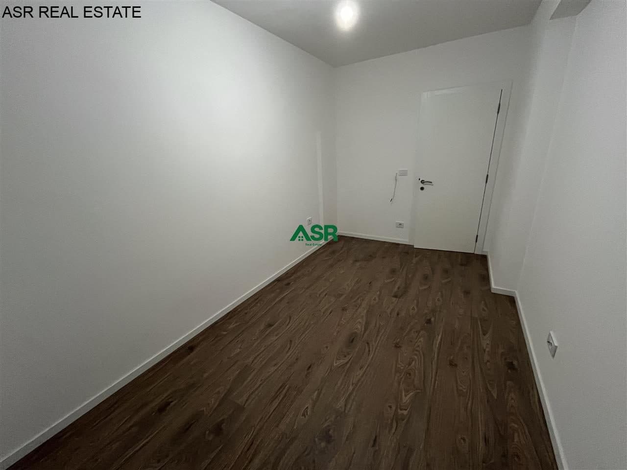 Lëshohet banesa me qira në lagjen Prishtina e re 4