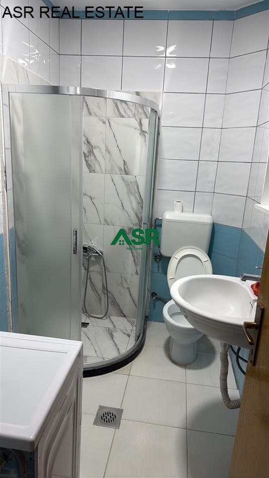 Banesë 75m2 me qira në lagjen rruga B, prapa Hebs. 3