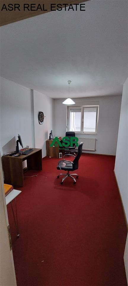 Lëshohet banesa me qira në lagjën Arberia per zyre 3
